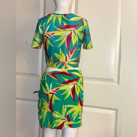 Old Navy 3-piece Swimsuit Rashguard Bikini sarong wrap floral print M NWT - Picture 3 of 6